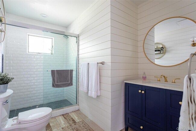 Building Photo - 2300 Pine Tree Rd