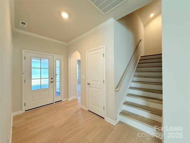 Building Photo - 6436 Fairfax Ct