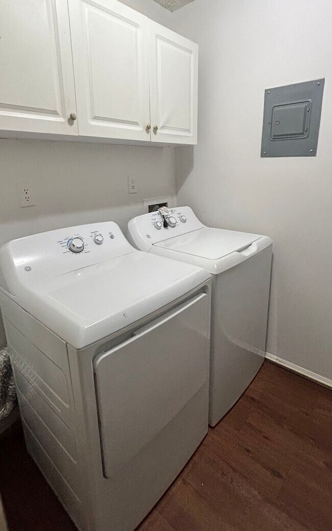 Building Photo - Vinings Run 1 Bedroom Condo, Minutes from The Battery and Truist Park!