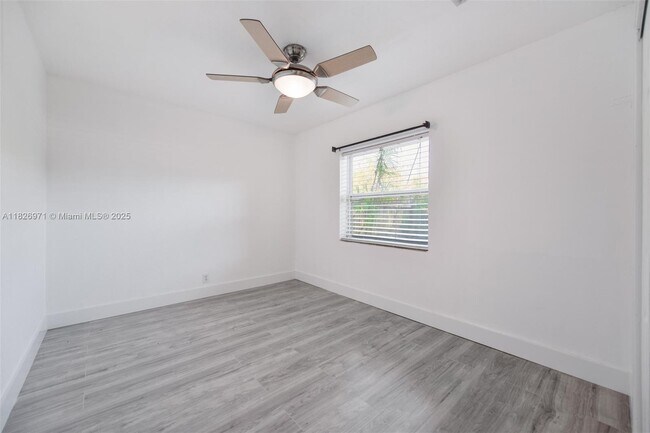 Building Photo - 6290 SW 70th St