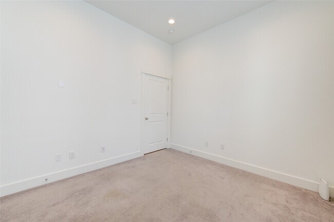 Building Photo - 564 Janisch Rd