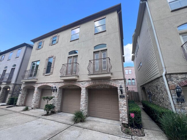 Primary Photo - 592 Bomar St