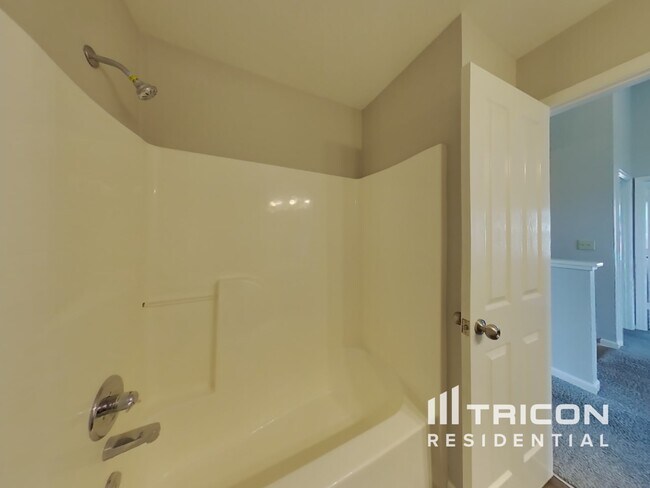 Building Photo - 9710 Treyburn Green Way