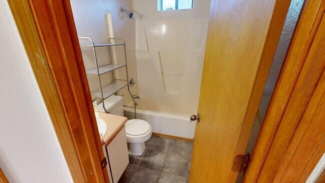 Building Photo - 2 Bedroom with a Patio with beds