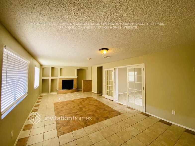 Building Photo - 3735 W Rose Ln