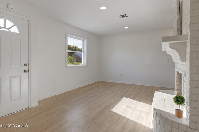 Building Photo - 121 Courtney Dr