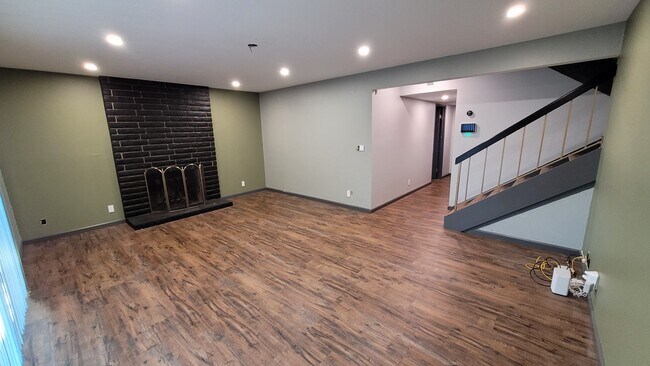 Building Photo - 108 Lexington Dr