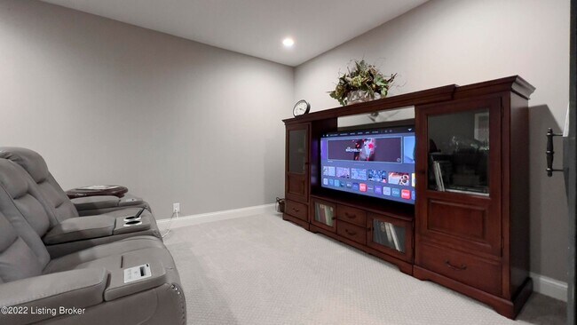 Building Photo - Enviable 4 bedroom and 3.5 bath home with 3 car garage available in North Commons