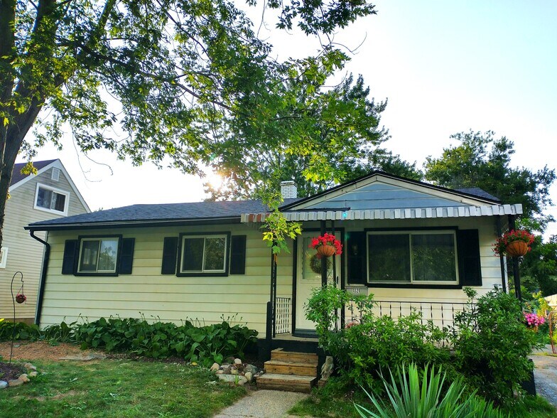 Primary Photo - 1321 Wendell Ave