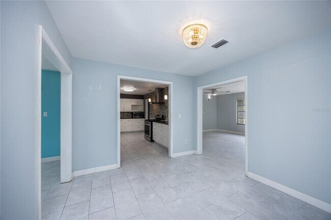 Building Photo - 1421 NW 30th St