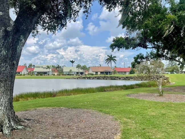 Building Photo - Cross Creek 2nd floor condo 2 bed 2 bath !!!!! Free Application!!