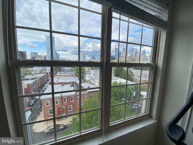 Building Photo - 303 Admirals Way
