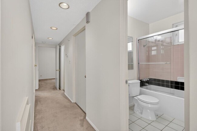 Building Photo - Moonstone