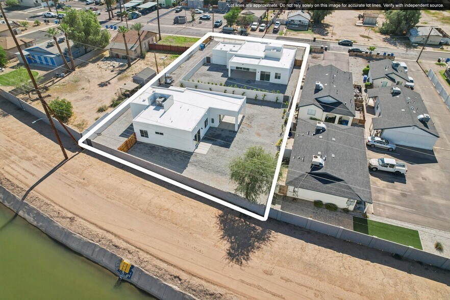 Building Photo - 910 E Roma Ave