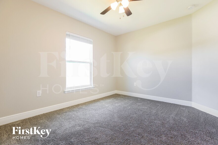 Building Photo - 282 Franca St