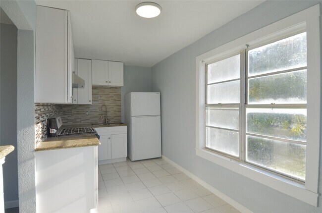 Building Photo - 103 Cosmos St