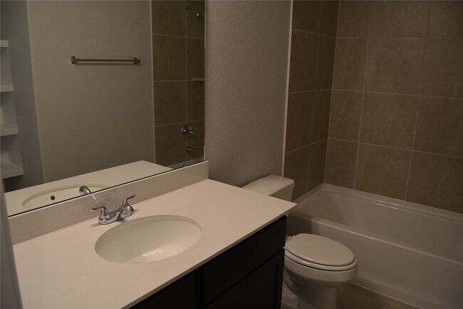 Building Photo - 11816 E Gate Dr