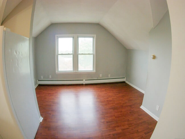 Building Photo - 16 Sycaway St