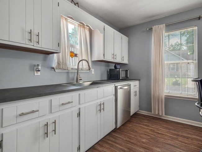 Building Photo - 1572 Cinnamon Bear Cir