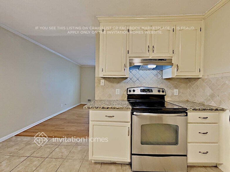 Building Photo - 2462 Lakewood Dr NW