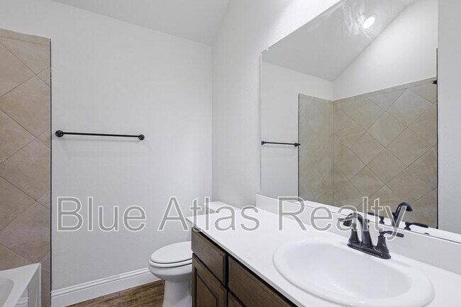 Building Photo - 3008 Bobcat Dr