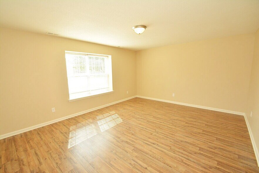 Building Photo - 4062 Magnolia Dr