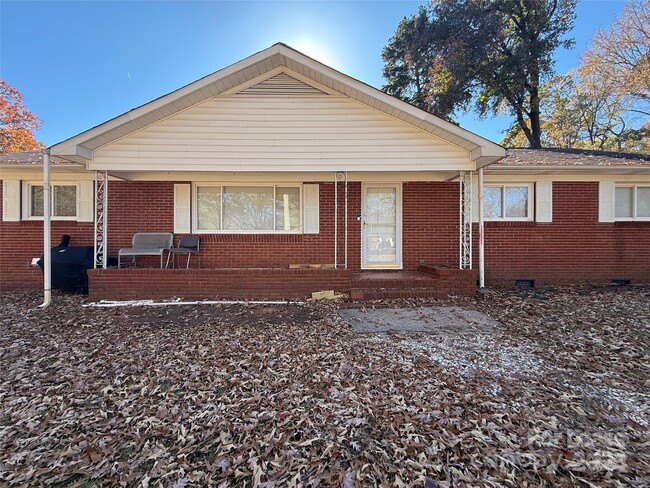 Primary Photo - 664 Denning Pl