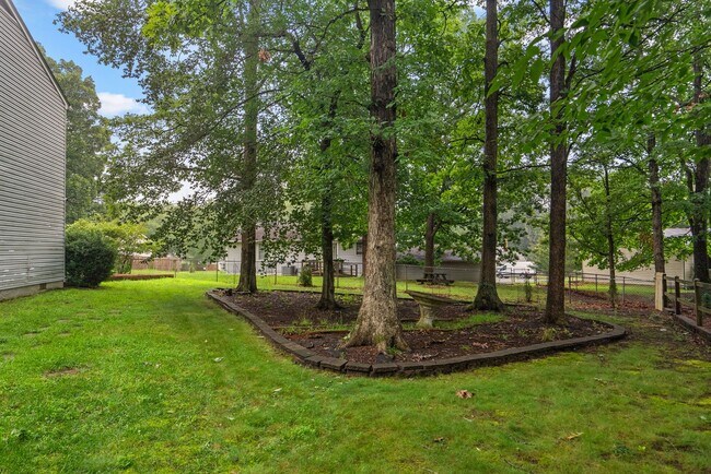 Building Photo - 4 Bedroom, 2.5 Bath Single Family Home in ...