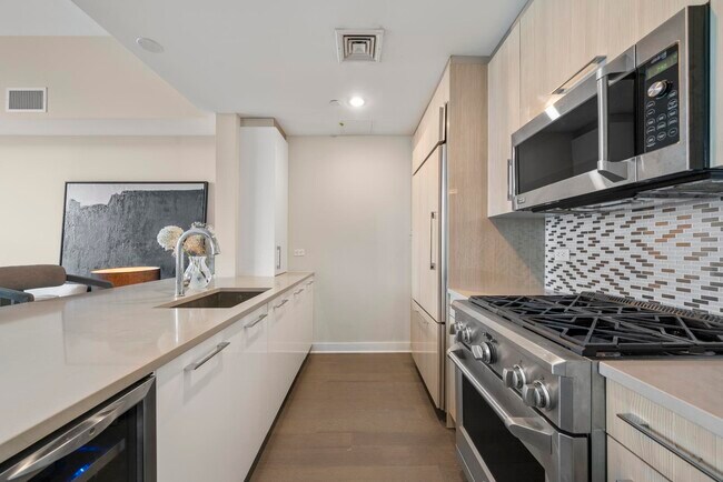 Building Photo - 1200 AVENUE AT Port