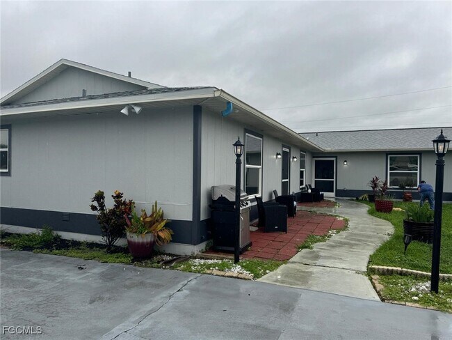 Primary Photo - 502 NE 25th Ave