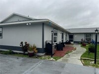 Building Photo - 502 NE 25th Ave