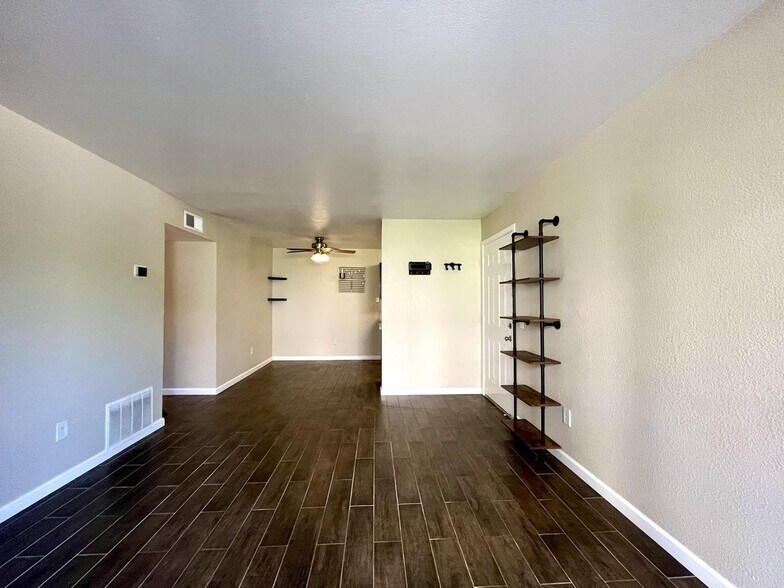 Building Photo - 1265 Kendall Dr