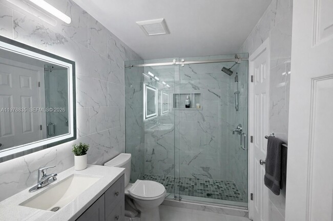 Building Photo - 844 W 41st St