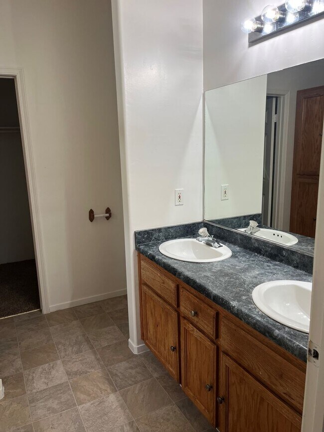 Building Photo - 5002 Canyon Peak Dr