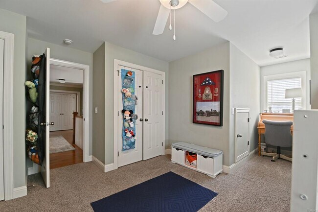 Building Photo - 401 Clear Creek View