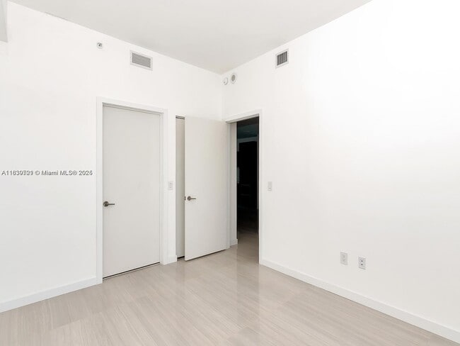 Building Photo - 480 NE 31st St