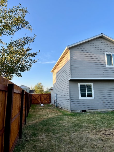 Building Photo - 2515 Lily Dr