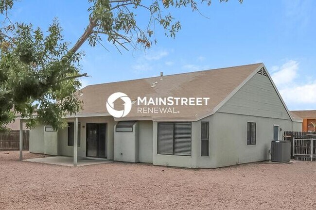 Building Photo - 3 Bedroom Pet-Friendly Home in TUCSON, AZ with Main Street Renewal