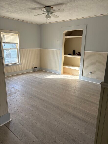 Building Photo - 121 London St