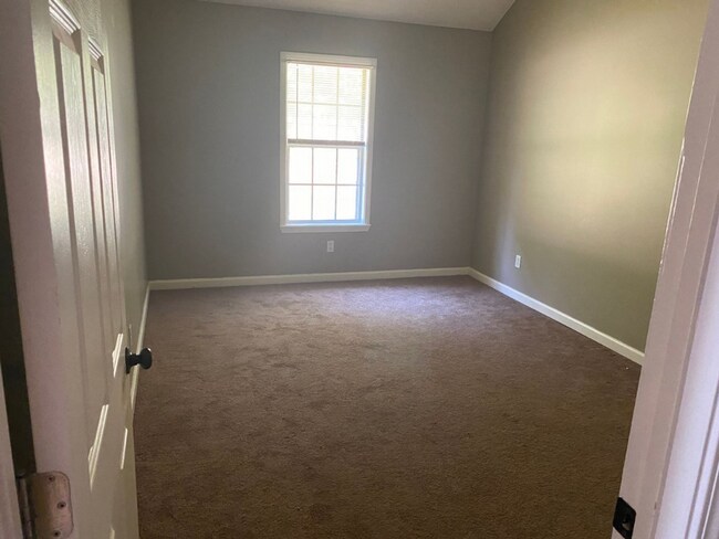 Building Photo - 3 BD/3BA