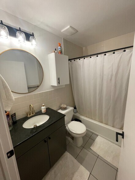 Building Photo - 228 E 500 S
