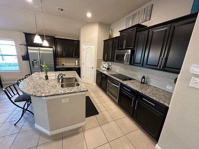Building Photo - 909 Hartman Dr
