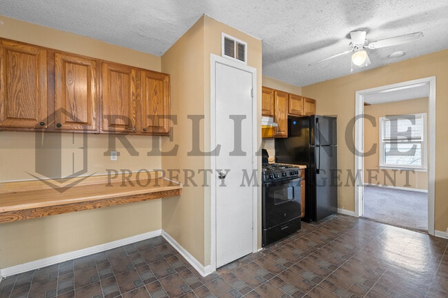 Building Photo - 1913 N Hood St