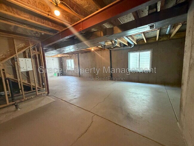 Building Photo - 2057 Alpine Dr