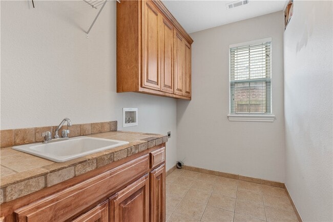 Building Photo - 501 SE Eaton St