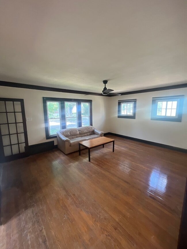 Building Photo - 306 N 71st St