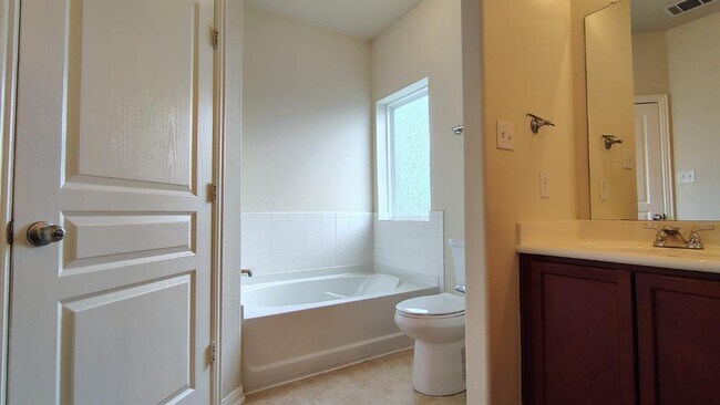 Building Photo - 13601 Coomer Path