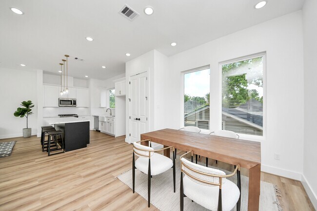 Building Photo - 2424 Harrington St