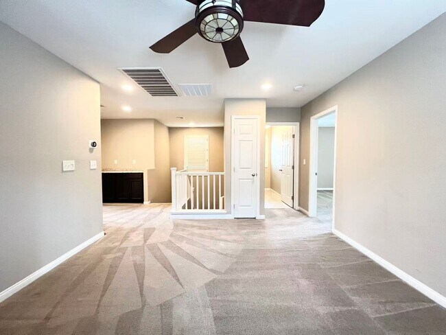 Building Photo - 10530 Siesta Key St