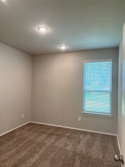 Building Photo - 20130 Parkway Ln